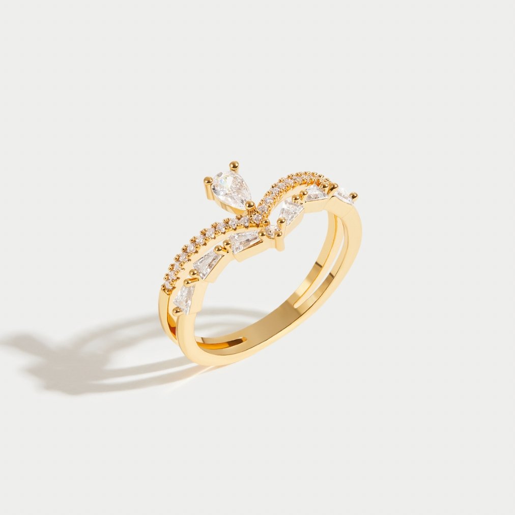Eleganza Radiante: Gioiello in Cristallo Raffinato
