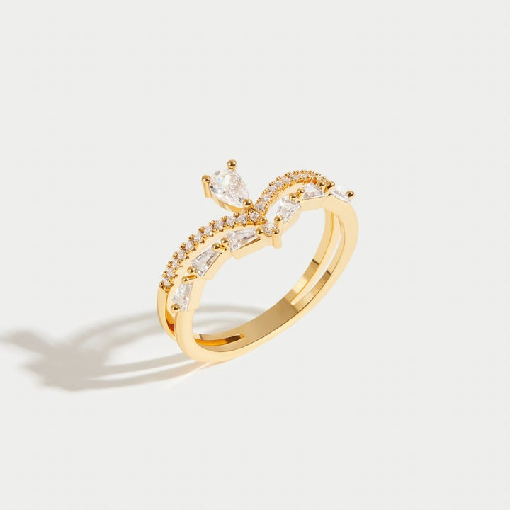 Eleganza Radiante: Gioiello in Cristallo Raffinato