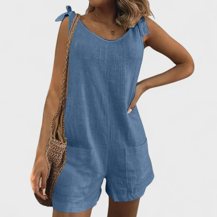 Maia | Tuta corta con tasche sulle spalle e lacci