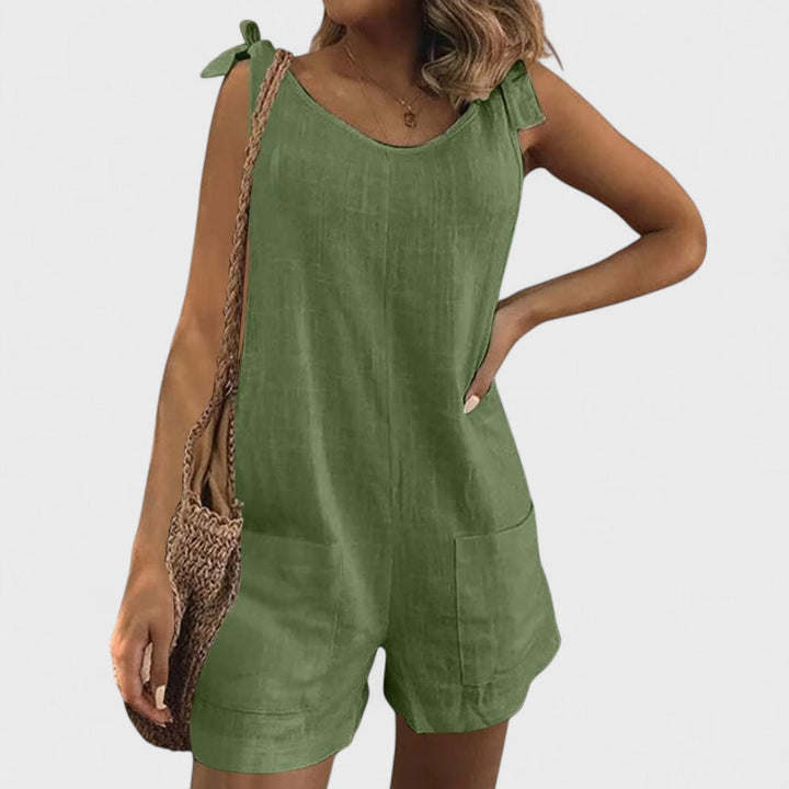 Maia | Tuta corta con tasche sulle spalle e lacci