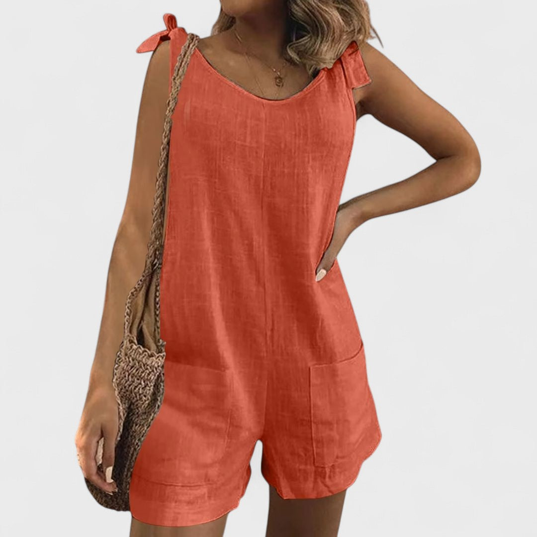 Maia | Tuta corta con tasche sulle spalle e lacci