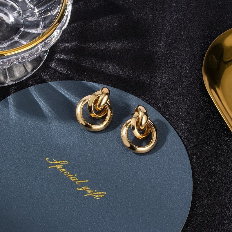 orecchini in oro esclusivi dal design lussuoso