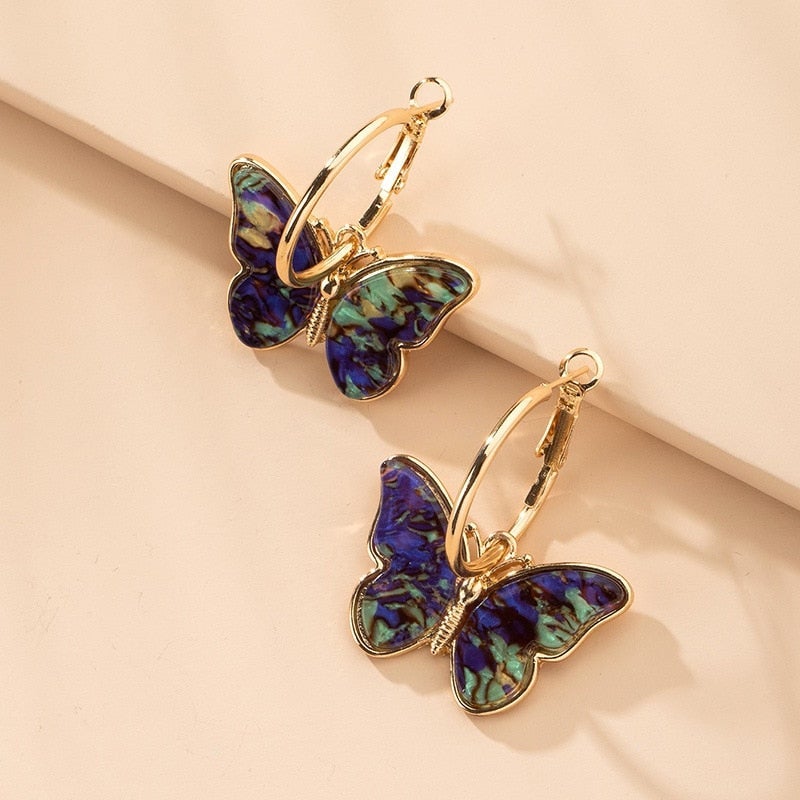 Orecchini unici dipinti a mano a forma di farfalla con smalto e cristallo – un tocco elegante per tutti i tuoi outfit