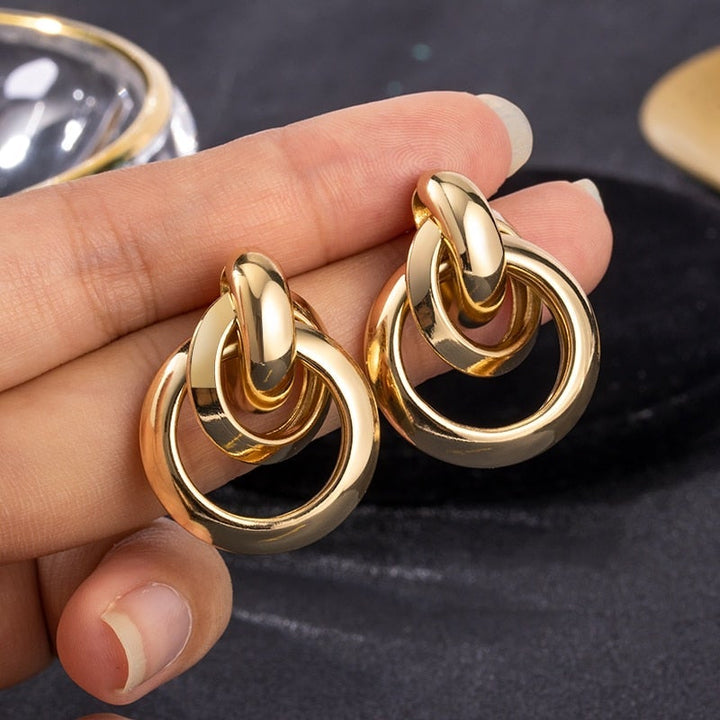 orecchini in oro esclusivi dal design lussuoso