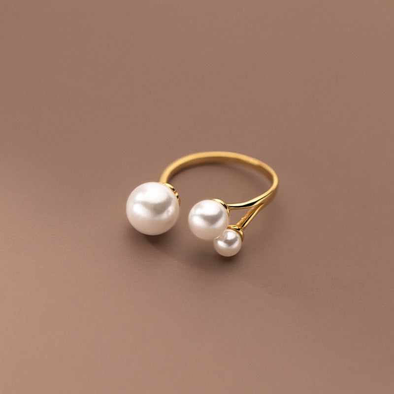 Anello triangolare regolabile elegante con affascinanti perle d'acqua dolce