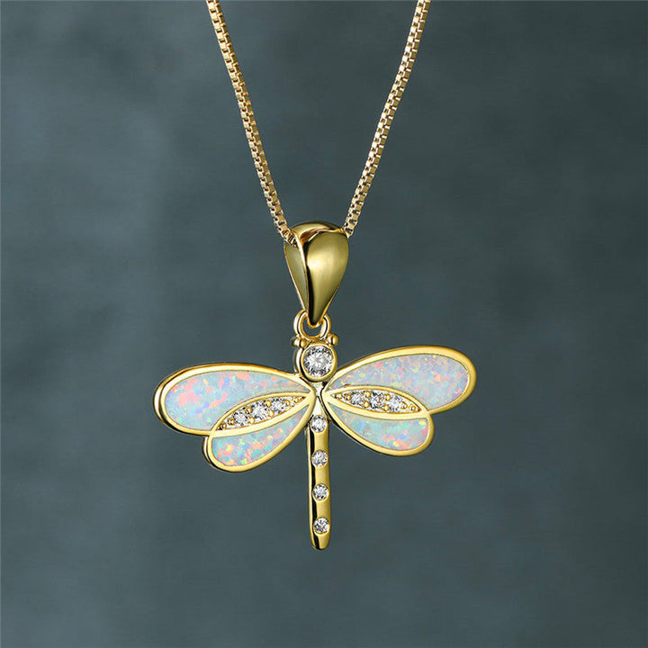 Collana dorata elegante con una famiglia di uccelli e opale per uno stile eccezionale