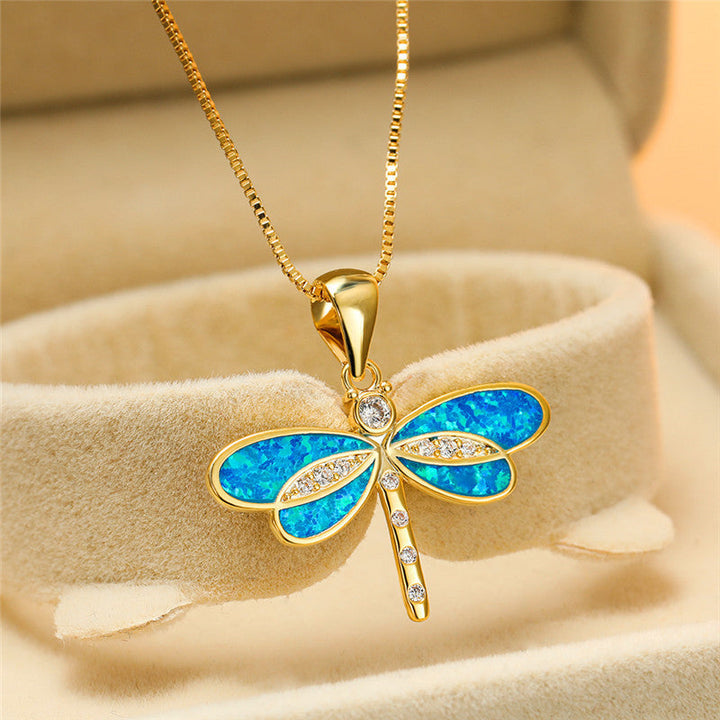 Collana dorata elegante con una famiglia di uccelli e opale per uno stile eccezionale