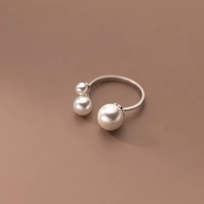 Anello regolabile a tre fessure con perla d'acqua dolce