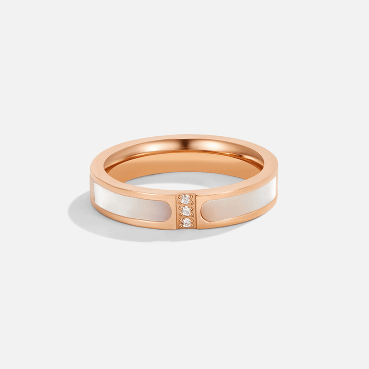 Magnifico Anello in Perle di Smeraldo per uno Stile Elegante e Raffinato