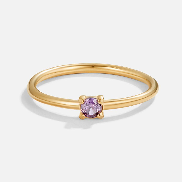 Elegante anello in oro con pietra di nascita personalizzata per un tocco unico