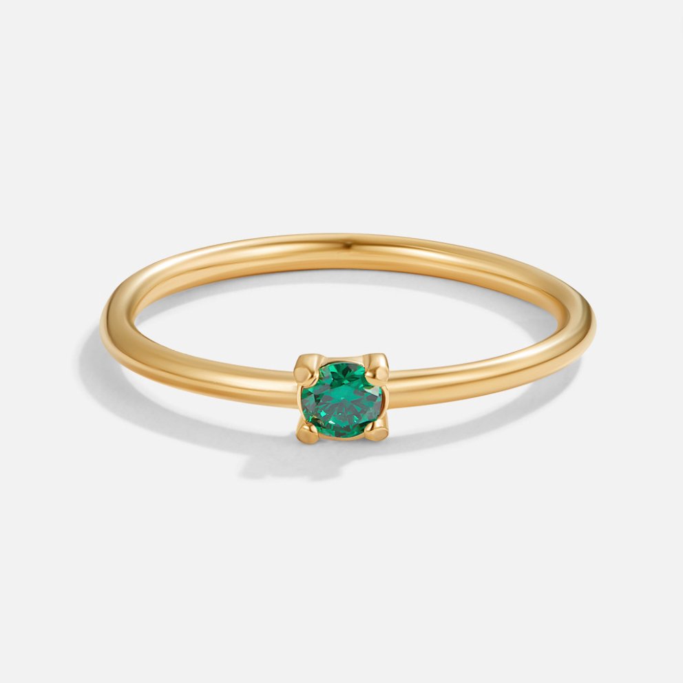 Elegante anello in oro con pietra di nascita personalizzata per un tocco unico