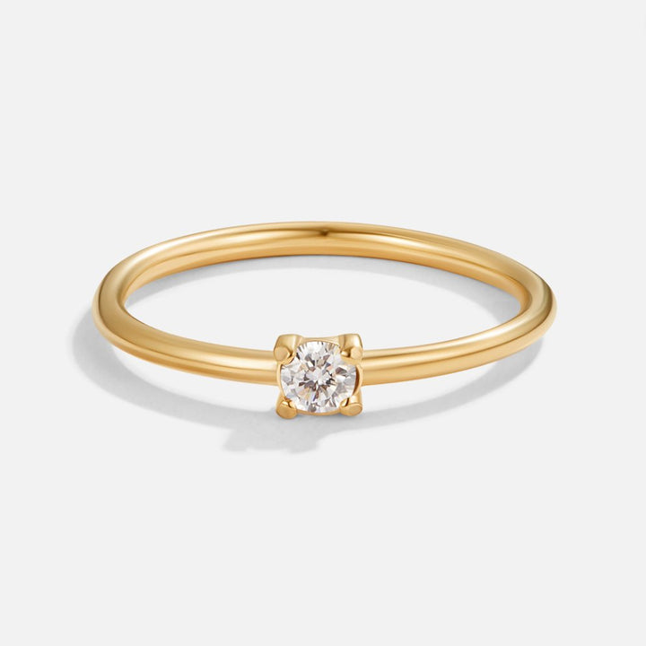 Elegante anello in oro con pietra di nascita personalizzata per un tocco unico