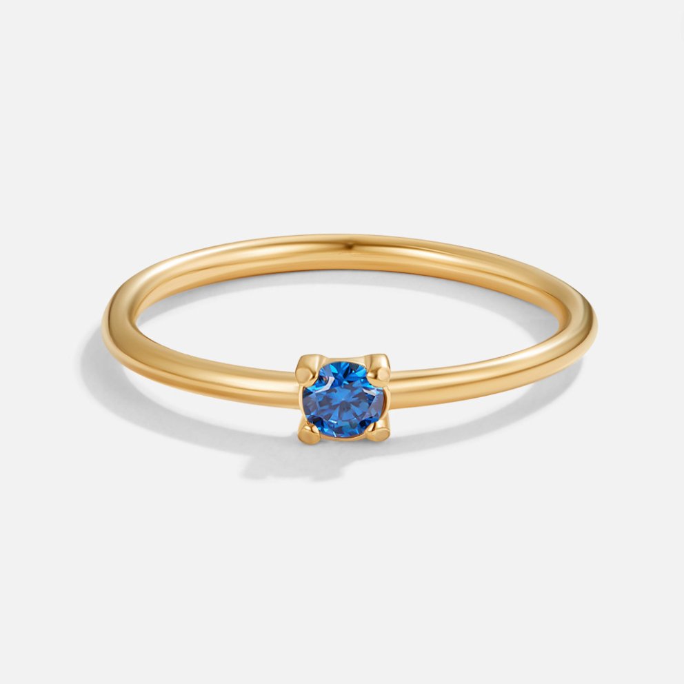 Elegante anello in oro con pietra di nascita personalizzata per un tocco unico