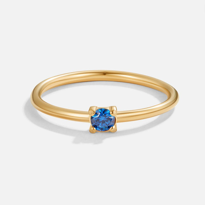 Elegante anello in oro con pietra di nascita personalizzata per un tocco unico