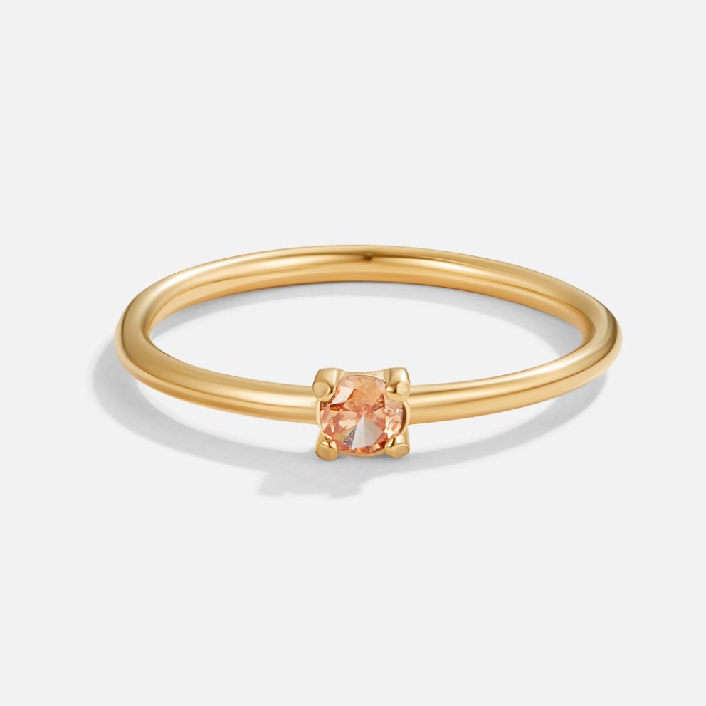 Elegante anello in oro con pietra di nascita personalizzata per un tocco unico