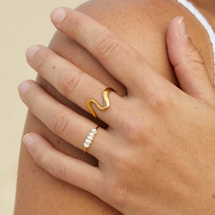 Anello Eleganza in Perle d'Acqua Dolce per uno Stile Sofisticato