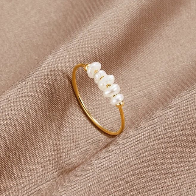 Anello Eleganza in Perle d'Acqua Dolce per uno Stile Sofisticato