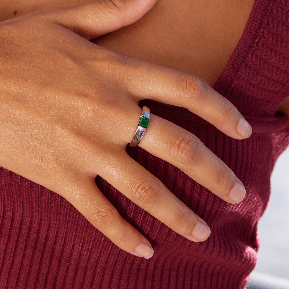 Anello Fiamma in Argento Smeraldo Abbagliante
