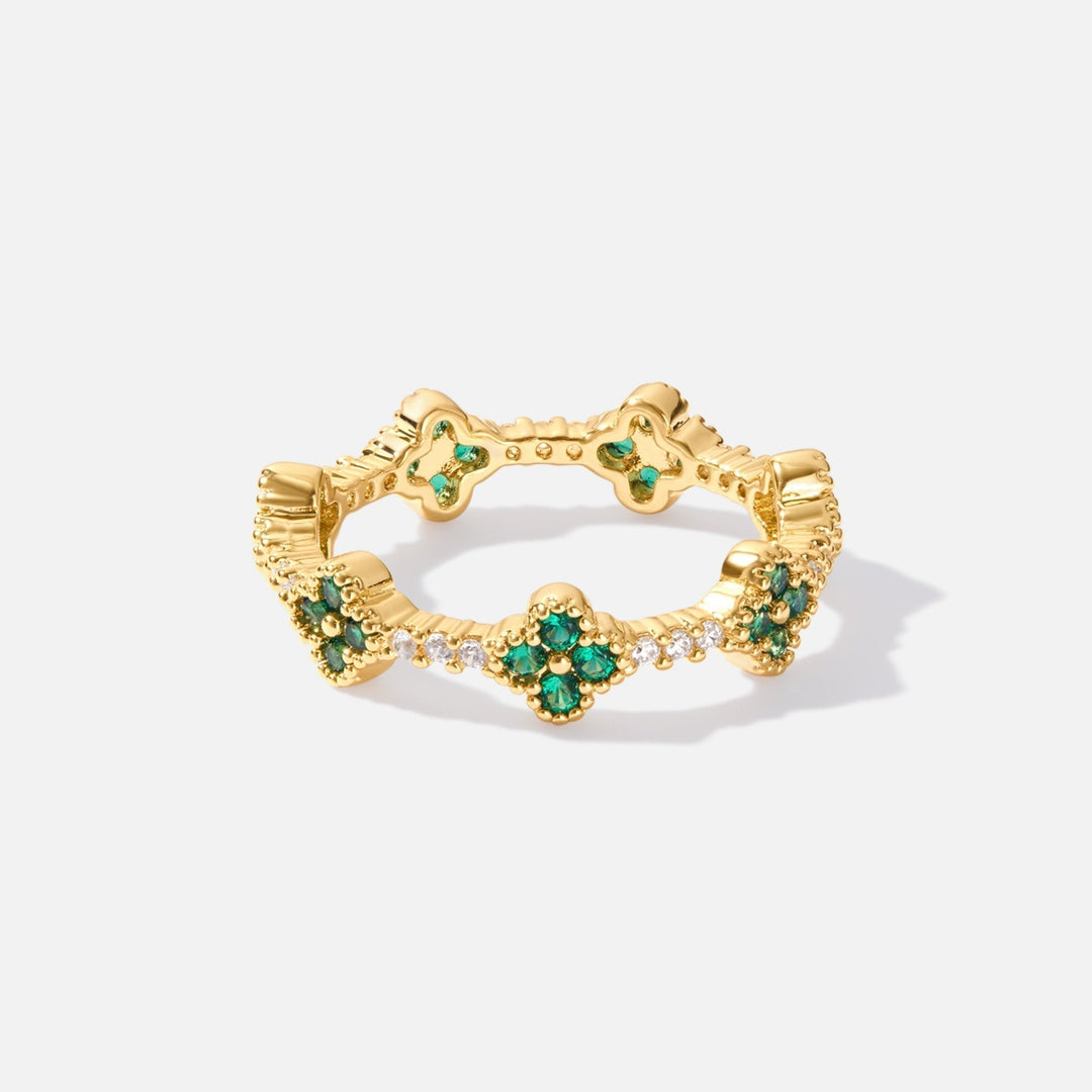 Anello Fortune Crystal con design di trifoglio per un aspetto portafortuna