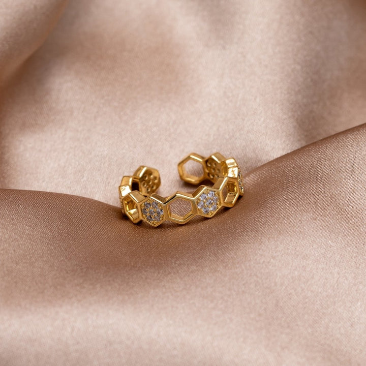 Anello in cristallo d'oro elegante e brillante