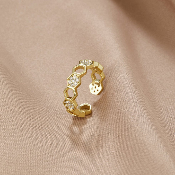 Anello in cristallo d'oro elegante e brillante