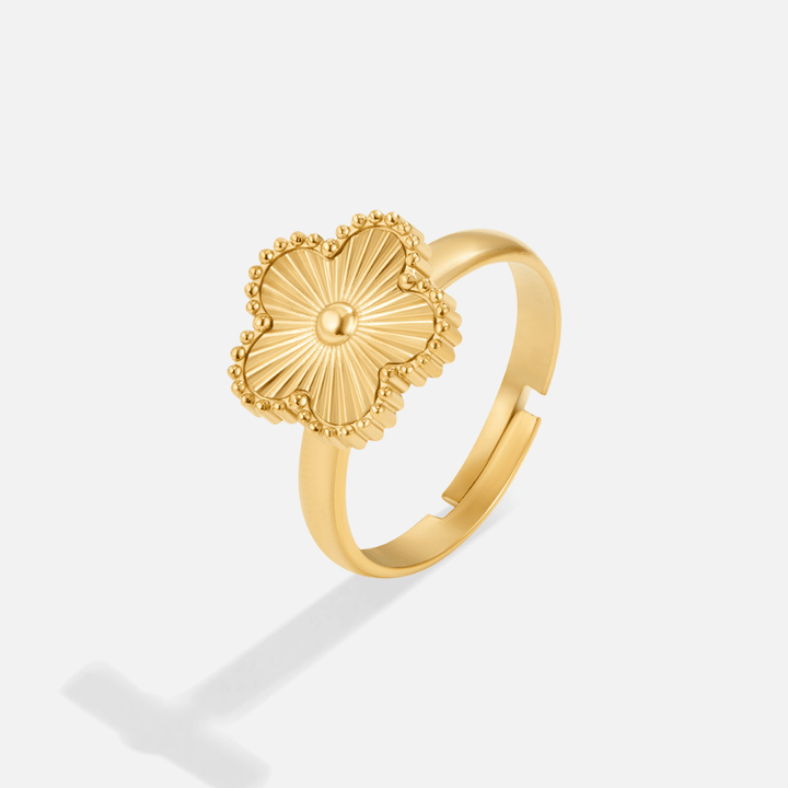 Anello Elegante in Oro Trifoglio con Brillante Raggiante