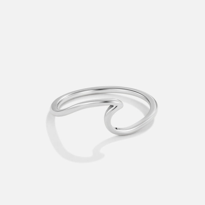 Anello Ondulato Elegante in Argento Imari per uno Stile Raffinato