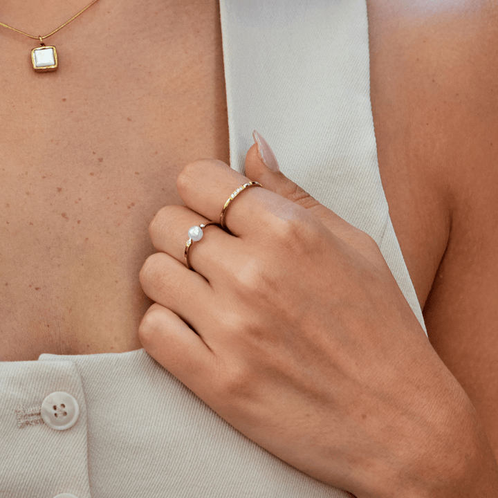 Elegante anello in perle d'acqua dolce con brillante lucentezza
