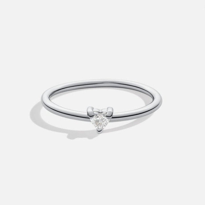 Anello elegante in cristallo a forma di cuore, un gioiello affascinante