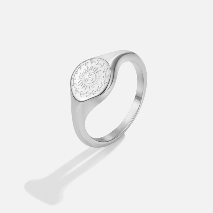 Elegante anello in argento per celebrare il solstizio d'estate