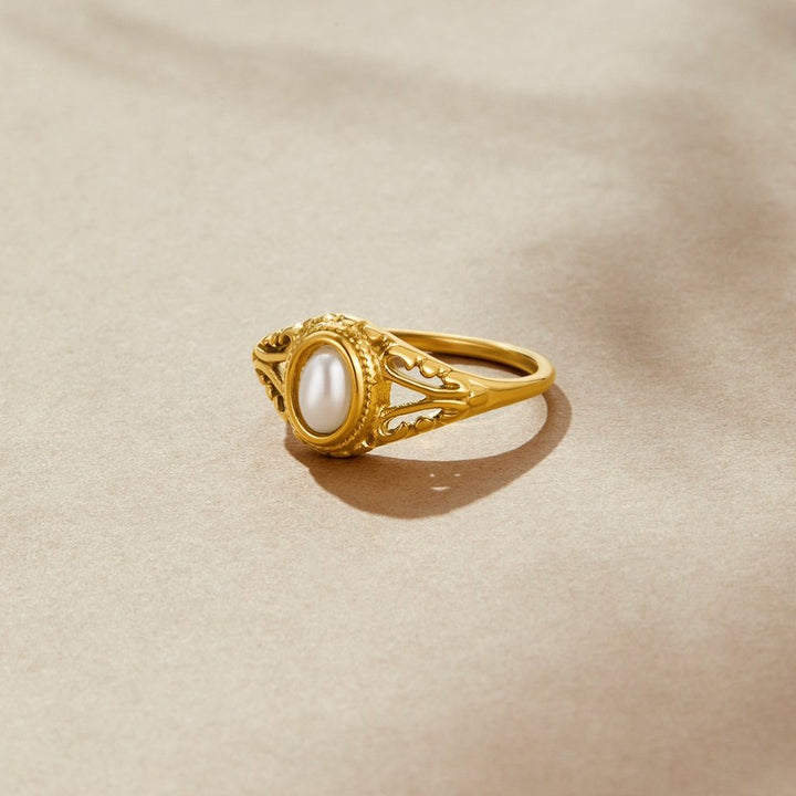 Anello Reale Vintage in Perle Eleganti