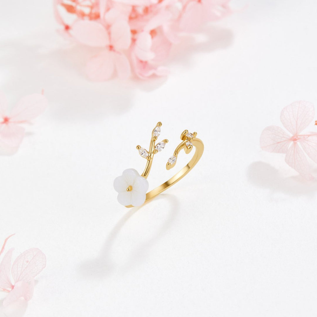 Anello Elegante con Fiore Bianco Sfavillante - Perfetto per Tutte le Occasions